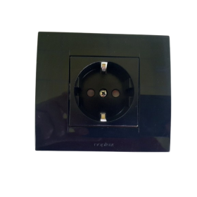 Priključnica dvopolna 2P+E 16A 250V sa plastičnom jezgrom i zaštitom od slučajnog dodira crna 842013C.2 Priključnica dvopolna 2P+E 16A 250V sa plastičnom jezgrom i zaštitom od slučajnog dodira crna 842013C.2