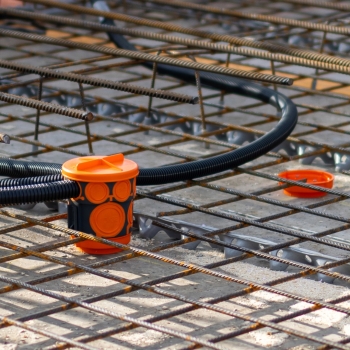 Temeljna ploča za univerzalnu razvodnu kutiju U60 100 komada u pakiranju PRIMO P421B-60